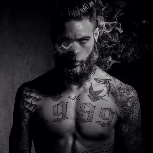 aubrreeyyyy's tweet photo. “@BeardsAndTats: Unreal shot of @BillyHuxley #BeardsAndTats http://t.co/4RTUT7A8Fb”