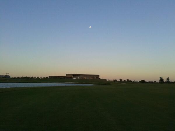 ar_invitational's tweet photo. Beautiful twilight at 18th hole at Nordelta Golf Club. http://t.co/GjPoC7uL9J