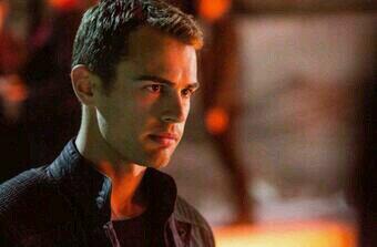 TrisEaton_CG's tweet photo. "@DivergentCOL: Nuevo Still de Tobias #3 http://t.co/Ij4krp5SMV" <3