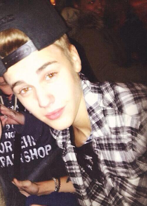 CamrenShiper123's tweet photo. Justin Bieber
eu pegaria 
vc pegaria 
sua mãe pegaria 
sua vó pegaria
o bonde que passou com o mc gui pegaria http://t.co/C2BZ5lFIPC
