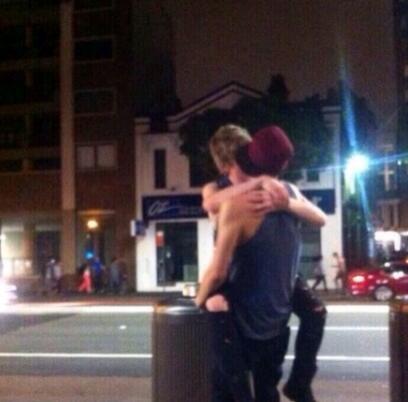 calumgdr's tweet photo. "@horaangdrs: i cake.... http://t.co/eFtsnaNENW" si ma, il mio culo hihi >>>>>>>>>>>>>