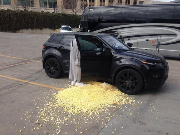 NBA player @RudyGobert15 cleans his #RangeRoverEvoque after a team prank. Photo by @JJSportsBeat #NationalPopcornDay