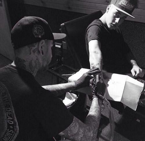 WhicFamousFan's tweet photo. Justin Bieber's new tattoo! http://t.co/BEa3susFF2