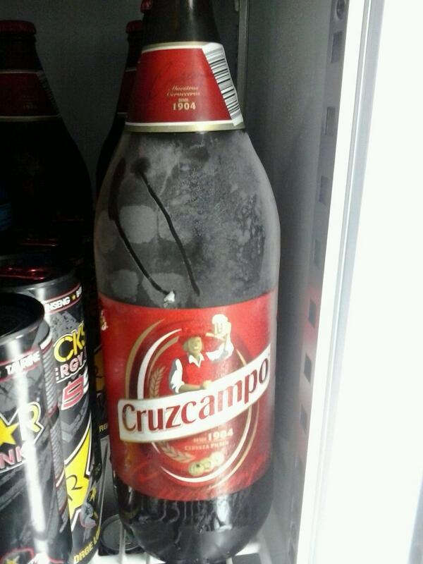 Tiendaelcentimo's tweet photo. La mejor tarjeta roja para el partido de esta noche. http://t.co/hVyfLI21lT