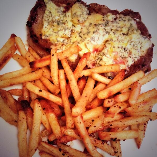 laurenpaigesals's tweet image. “@AlexanderMills_: Just polished off this naughty fucker! #MindTheLanguage but it was worth it!! http://t.co/9cLnoXaJEl” 😍😍😍😍