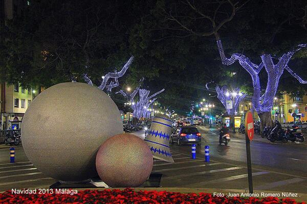 _Paisajes_'s tweet photo. La Alameda Principal con sus adornos navideños #Málaga
Foto: Juan Antonio Romero Núñez http://t.co/j00RWQ7E6Z