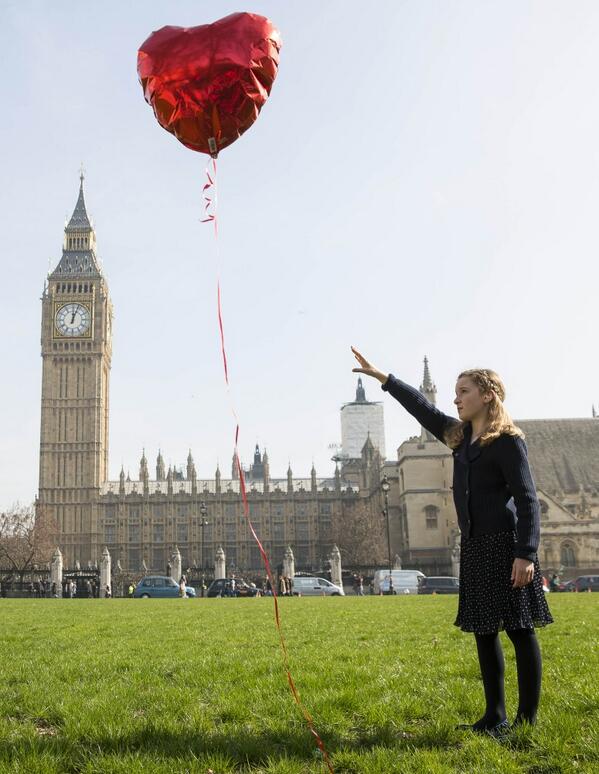 Tremblel's tweet photo. Banksy's balloon girl in parliament sq. Three years of conflict is too long.Proud mum #WithSyria http://t.co/FsV913mOyx