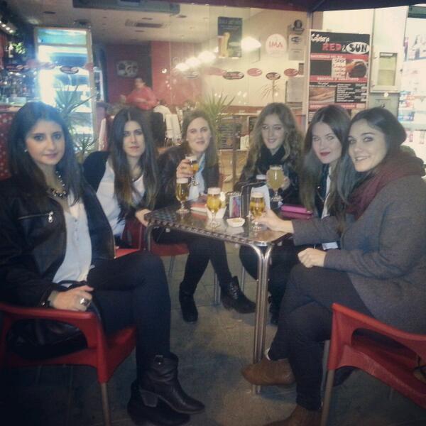 SaraySanchez92's tweet photo. De cañitas antes de la gala!! Go! http://t.co/D0gWddP9GI