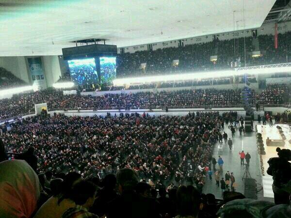 diyalogmusab's tweet photo. ANKARA - ARENA HERKES O'NU OKUYOR   #YolsuzluğunEnBüyükZararıDİNE http://t.co/rf5ZCQd83G