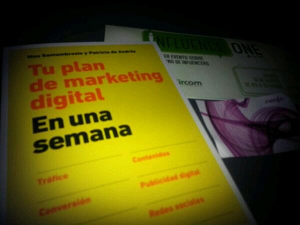 blogocorp's tweet photo. Mirad qué bien acompañada vuelvo en el AVE tras una intensa jornada en #InfluenceOne #mkdigital1sem http://t.co/0KZA7zvd2U