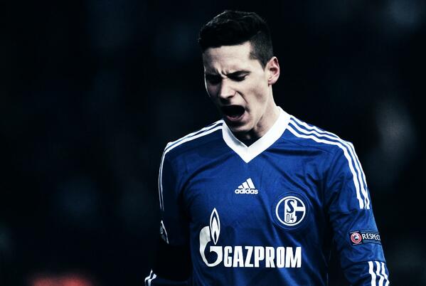 FootyInMotion's tweet photo. Draxler // #S04 http://t.co/d8qg8EfM5y