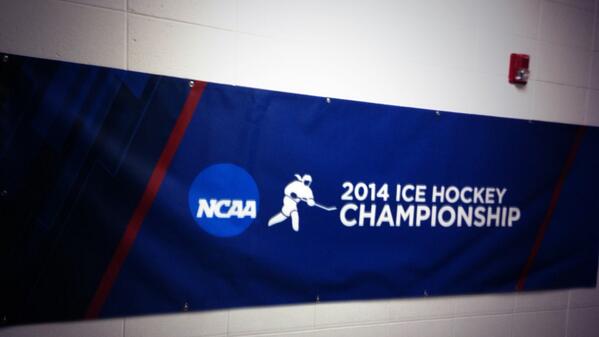 MoHardwick27's tweet photo. Woop Woop! We made 'er @USTwomenhockey! #hereonbusiness #getsometommies http://t.co/w75kFTvjru