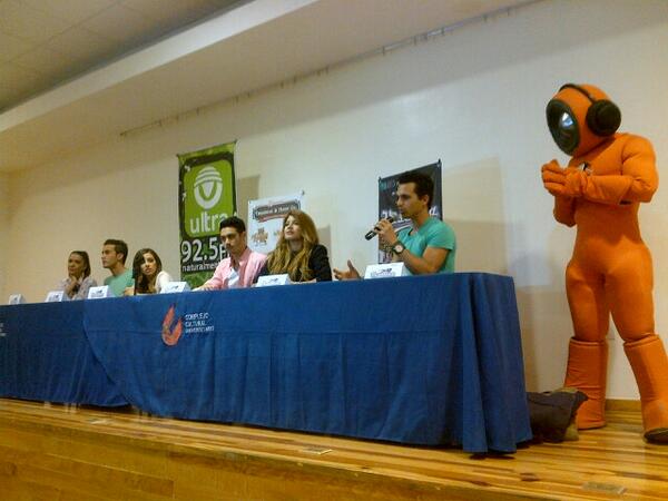 carlos_linares's tweet photo. Arranca conferencia de prensa del musical VASELINA, ellos regresan a Puebla el 26 de marzo en @ccubuap @vaselinamx http://t.co/mmwlZ9Icxc