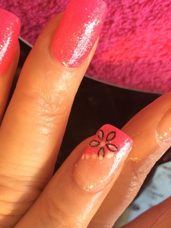Nails_Beautique's tweet photo. @Louella_Belle @NailTalkRadio @NailympiaLondon @NailproMagazine @artisticolourgloss @TomBachik @Thenailsshow http://t.co/ZHB0tZV0F3