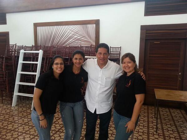 jackyDeRobertis's tweet photo. @fdelrinconCNN en #Asadores #Lecheria.. q Honor conocerlo y compartir con el..... http://t.co/GvbOqyNWCd