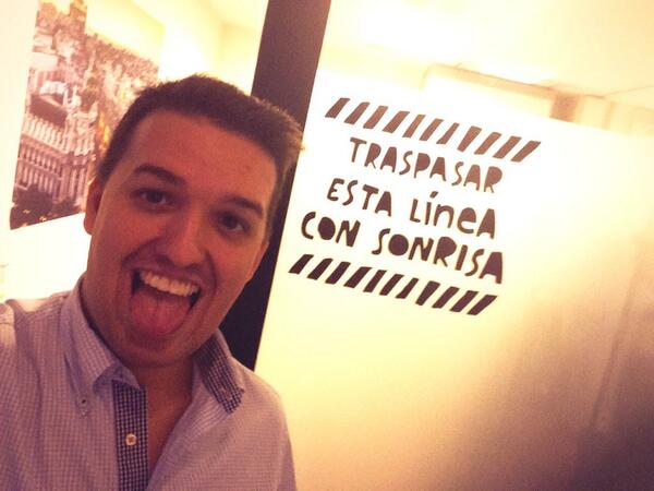 YeyoBallesteros's tweet photo. La única norma que tenemos en el Departamento de Comunicación de @RoomMateHotels. Gracias a @chispumchispum regalazo! http://t.co/4b4ZXqMepN