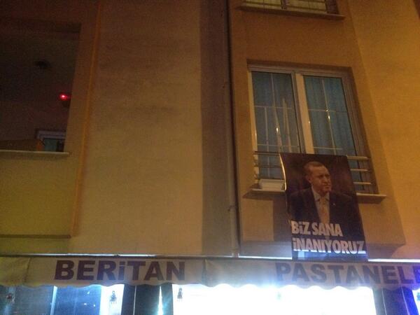 MUHARREMBALIK's tweet photo. Ümraniye'den yükselen ses.Montaj değil.BİZ SANA İNANIYORUZ. @Sanainaniyoruz @MustafaKkapdan  @ozturkorn @Hasan_Cann http://t.co/LKVzMk06fx