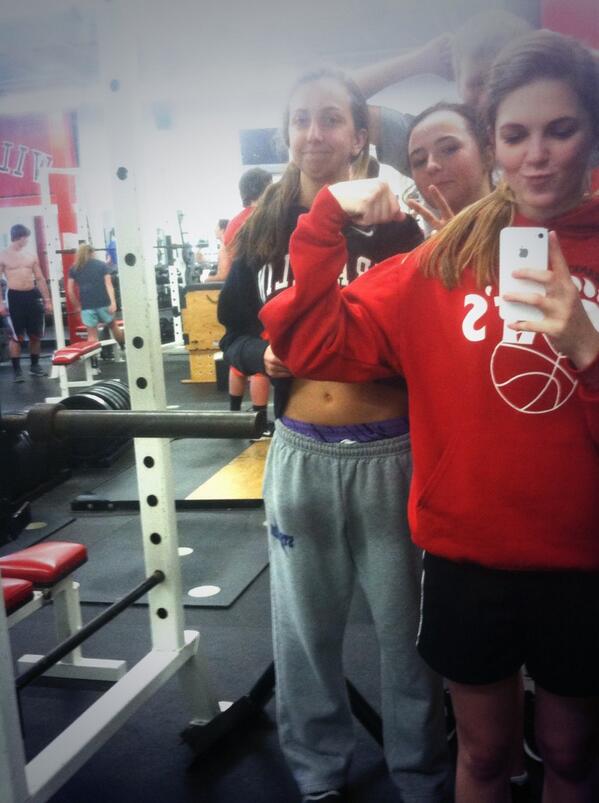 bricwoods's tweet image. #trackpractice #weightroom #getbig #bartowens #2peat #beateveryoneinswbl #catscatscats