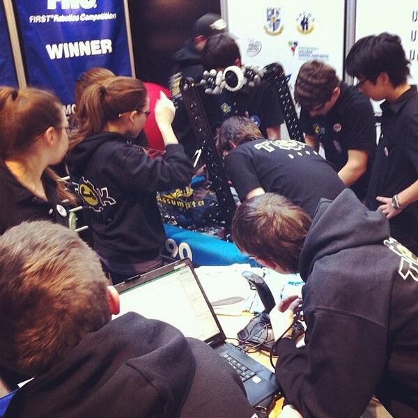 Live from Troy, it's @team3990 at @nytvfrc! #nytechvalleyfrc #omgrobots