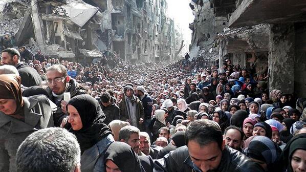 AlArabiya_Eng's tweet photo. U.N. says shocking photo of refugees in #Syria is no fake http://t.co/YmpTdd9A4y #WithSyria http://t.co/w409MF6SLS