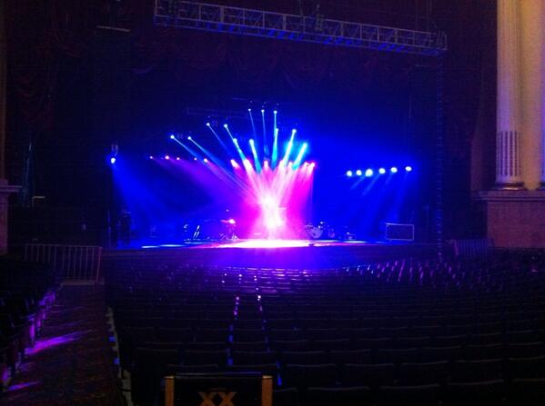 AlboranistasVLC's tweet photo. "@TMetropolitanMx: Va tomando forma el show de @pabloalboran Gracias a todos los que hacen posible este concierto ! http://t.co/LyDYlhTwvB"