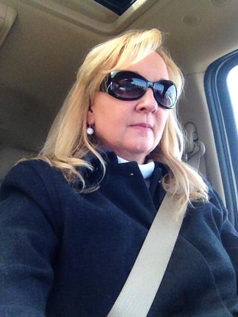 JudyThread's tweet image. YAY, sunshine today! Winter coat still, but one step at a time #spring