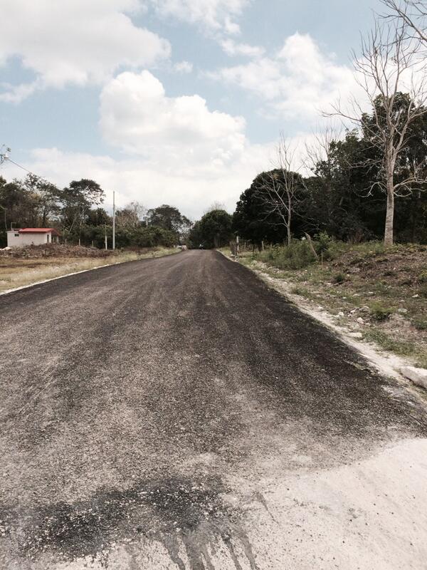 BetoCanSanchez's tweet photo. Los 2 kilometros de nuevas calles en Zoh Laguna, Calakmul es hoy un compromiso cumplido de @ferortegab !!De calidad! http://t.co/EatoRDQW4T
