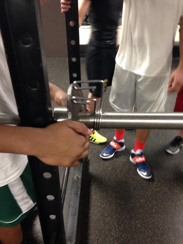 Weight clip on backwards. Classic freshmen move. #freshmen weight lifting problems