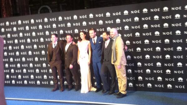 10chim's tweet photo. Wonderfull experience with great people @LoganLerman @DouglasBooth @DarrenAronofsky http://t.co/hGIVPIOSG4