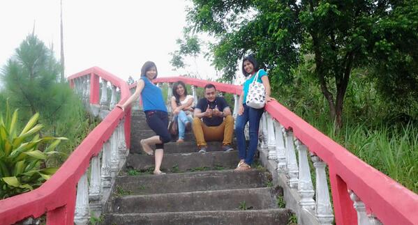 zulkarinabella's tweet photo. Bukit kasihh manadoo http://t.co/LGwFKpSSYS