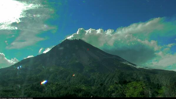 Visual #Merapi pagi ini dari PGM Babadan, cerah! dari tempatmu gimana tweps :)
