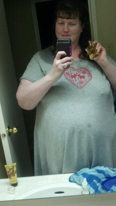 TOMCAT7374's tweet image. I&apos;ve just finished My shower n I&apos;ve just put the @JENNIWOWW shimmering Body Lotion n Sprayed some Perfume on Me