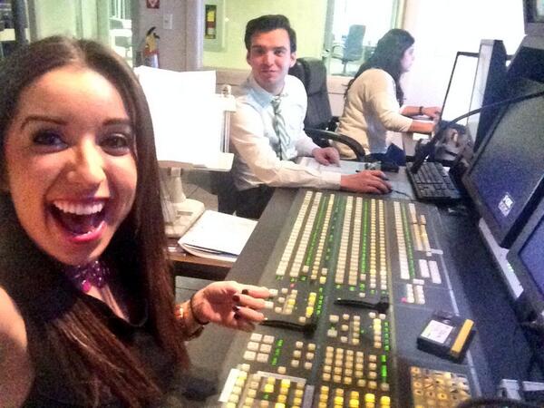 jorgevinals's tweet image. I started doing this ☝️"@LauraAcevedoTV: Reporters can do technical stuff too...NOT! 😂 #justpretending @jorgevinals http://t.co/Npc0WR9Rwy”