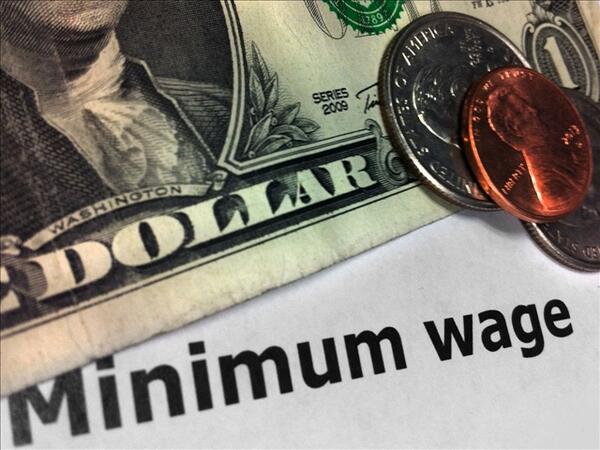 abc27News's tweet photo. A state minimum wage hike has been proposed raising it from $7.25 to $12/hr @AlGnoza has the details on #27Nightside http://t.co/aeDi8GRg6u