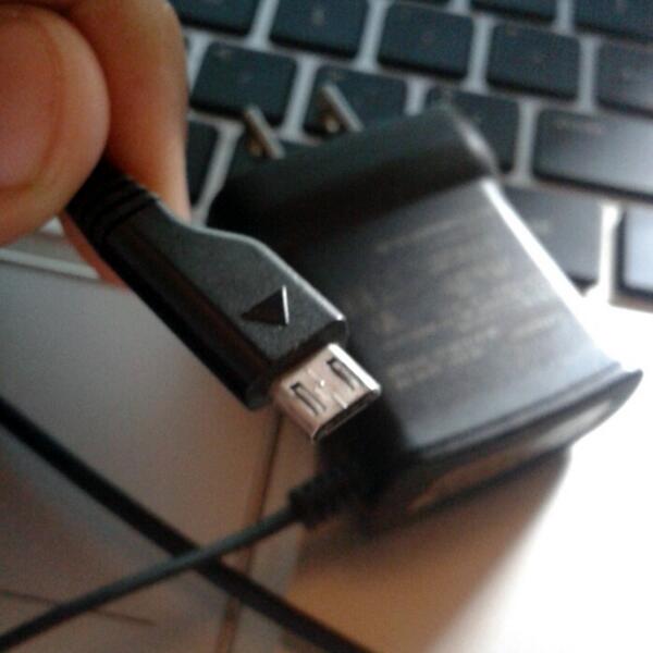 rajdevaistaken's tweet photo. Anybody got a Samsung micro usb charger to spare? arbor :/ http://t.co/VLRT2gEJ04