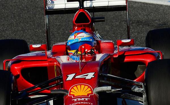 Fernando Alonso sorprende y marca el mejor tiempo de la primera sesión de entrenamientos l... motorpasionf1.com/p/50028