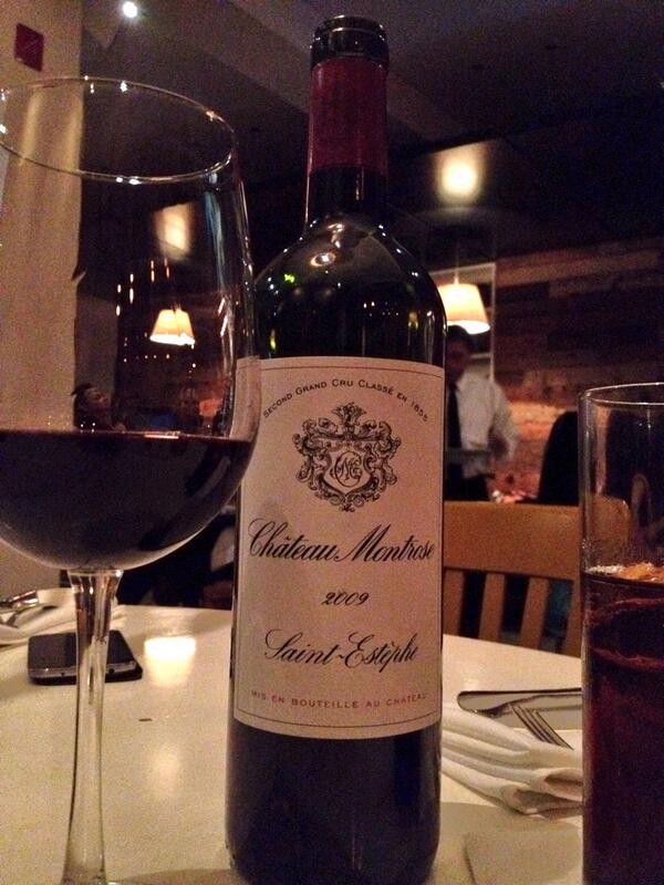 jpvazquez's tweet photo. Un vinote... Literalmente, enorme estructura... #Burdeos #Bordeaux #ChateauMontrose #2009 http://t.co/cbRqgM9Yaz