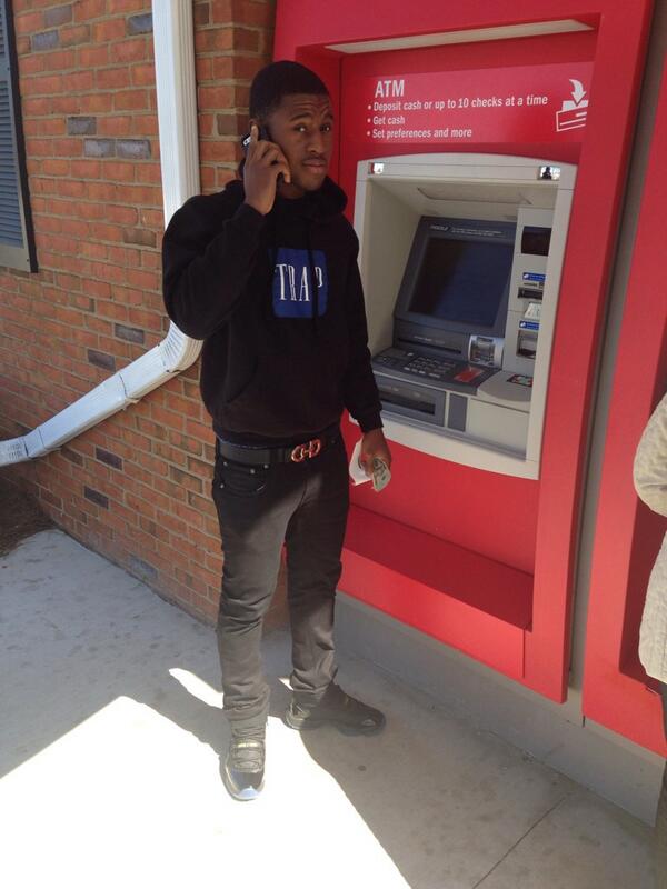 YBsheed's tweet photo. Call me 🏧 #TRAP @PieceGods http://t.co/1y1T2uGAgg
