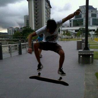 AplaceUnlike's tweet photo. hangout skate . http://t.co/Km1Jkplsf8