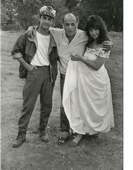 RT <a href="/iFaridoon/">Faridoon Shahryar</a> Classic-Romance: Aamir Khan with <a href="/maheshnbhatt/">Mahesh Bhatt</a> &amp; Pooja Bhatt on the sets of Dil Hai Ki Maanta Nahin