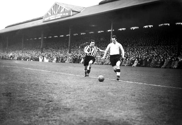 Newcastle United (@nufc) on Twitter photo FLASHBACK FRIDAY: A great photo of #NUFC's Bobby Cowell tracking back in a 1-1 draw at <a href="/FulhamFC/">Fulham Football Club</a> in 1951. #BackInTyne FLASHBACK FRIDAY: A great photo of #NUFC's Bobby Cowell tracking back in a 1-1 draw at <a href="/FulhamFC/">Fulham Football Club</a> in 1951. #BackInTyne
