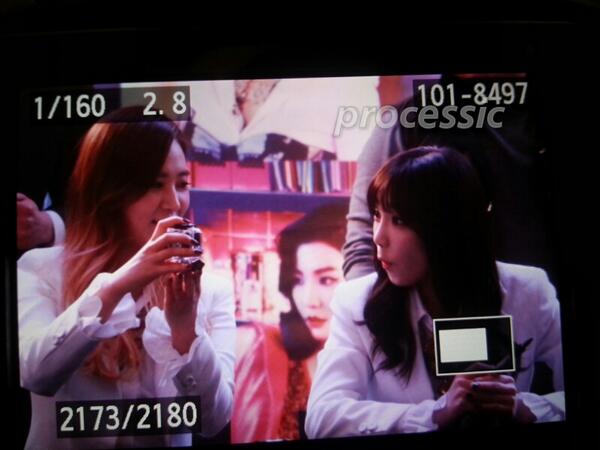 [PIC][14-03-2014]SNSD xuất hiện tại buổi fansign cho "Mr.Mr." vào tối nay  Bir3g94CQAE1h-3