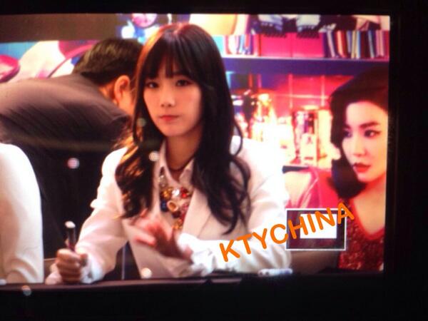 [PIC][14-03-2014]SNSD xuất hiện tại buổi fansign cho "Mr.Mr." vào tối nay  Bir8SOdIMAAFnN1