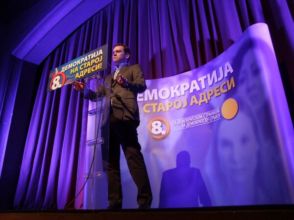 DOIndjija's tweet photo. @BorkoStef sinoć u Inđiji #DSkampanja #DSfotkadana #zaokruzi8 http://t.co/ucQuhx22n3