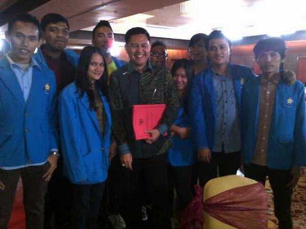 Forum Diskusi Ilmiah Mahasiswa Fakultaa Hukum Universitas Kristen Indonesia <a href="/FdimFHUki/">Forum Diskusi Ilmiah</a> di <a href="/tvone_ilc/">ILC</a> <a href="/Ayaniulva/">Ahmad Yani</a>