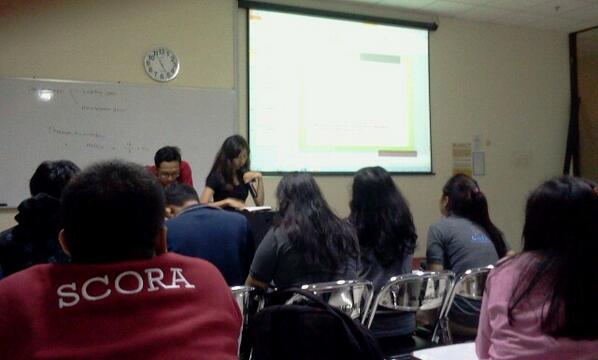 ayu_ippoo's tweet photo. Presentasi dari kk Rina untuk kegiatan PHD selanjutnya yaitu SMILE "Sharing More Impression with Love and Enjoyment" http://t.co/p97Y1G5FJC