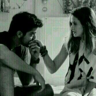 donram2's tweet photo. حِينَ أحببتُكِ ..اتقنتُ النوُم وَعلى شَفتايّ  ابتِسامه جَعلتني أضعُ يَديّ على قَلبِي .وأكثر لكِ الدعآء http://t.co/JMHdlqKr0I