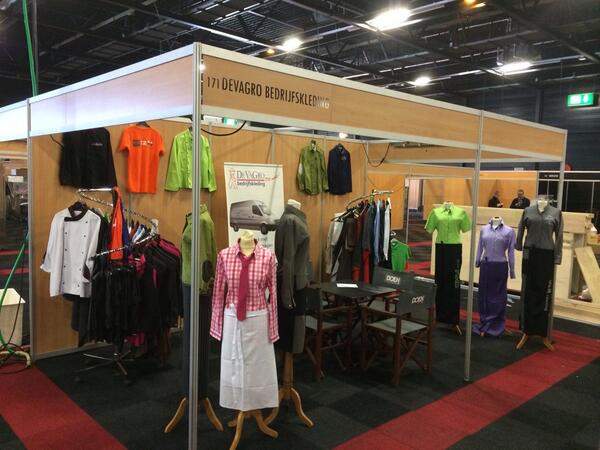 MBmuseumvw's tweet photo. Vandaag is DEVAGRO bedrijfskleding op twee plaatsen een stand aan het bouwen. In Antwerpen en in Venray. http://t.co/PJAZBN05en