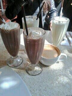 VannMT's tweet photo. @gaby_ap18 @_MafRV empezando el pre-copeo jajajajaja http://t.co/8A7pyDnRom