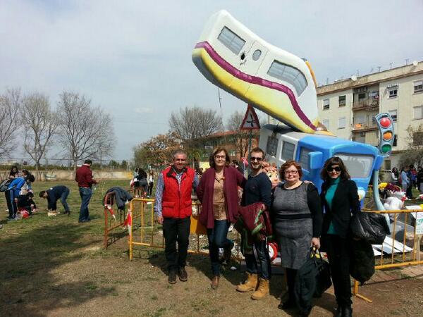 vicenteaparisi's tweet photo. En la falla del IES jaume 1 http://t.co/VHDqtsKZ0b